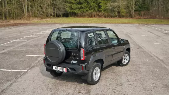 Lada Niva Travel