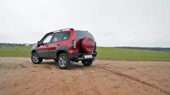 Lada Niva Travel