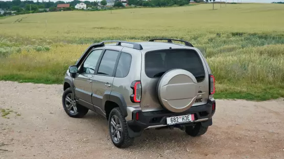 Lada Niva Travel